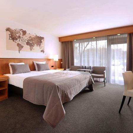 Van Der Valk Hotel Stein Urmond Bagian luar foto