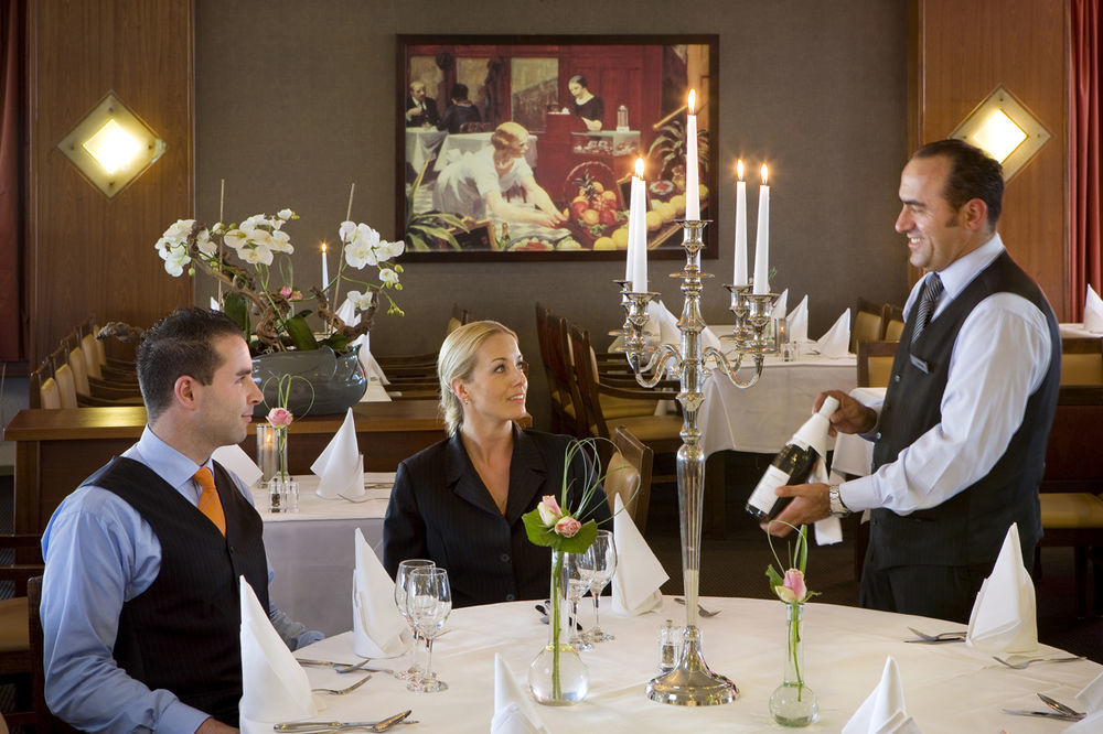 Van Der Valk Hotel Stein Urmond Bagian luar foto